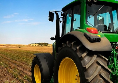 Agronegócio impulsiona setor de máquinas agrícolas Agronegócio impulsiona setor de máquinas agrícolas