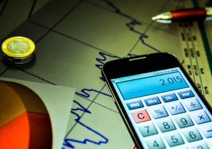 Atividade econômica do Brasil contrai 0,47 em abril e tem 4a queda seguida, aponta BC Atividade econômica do Brasil contrai 0,47 em abril e tem 4a queda seguida, aponta BC