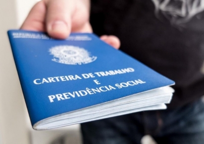 Brasil tem desemprego de 12,5 no tri até abril, diz IBGE Brasil tem desemprego de 12,5 no tri até abril, diz IBGE