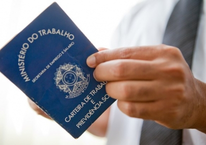 Taxa de desemprego recua para 12,4 no 2o. trimestre, aponta IBGE Taxa de desemprego recua para 12,4 no 2o. trimestre, aponta IBGE